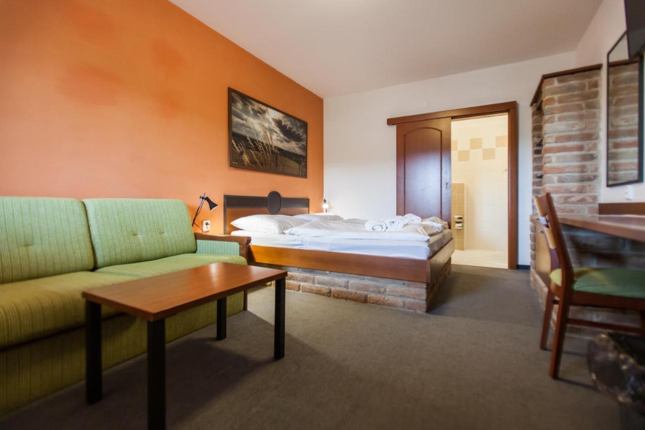 Hotel Vinar - Bed & Breakfast Kurdějov Zewnętrze zdjęcie