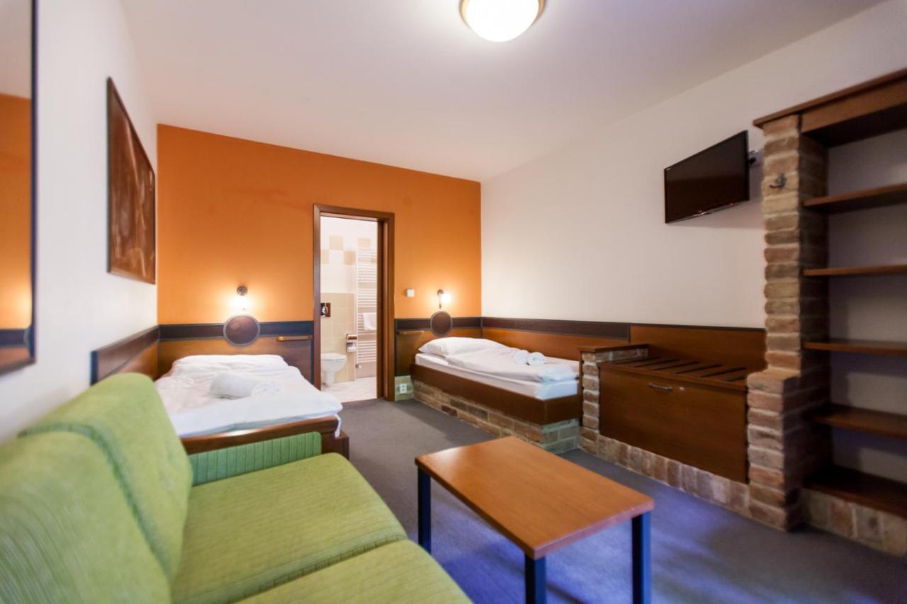 Hotel Vinar - Bed & Breakfast Kurdějov Zewnętrze zdjęcie